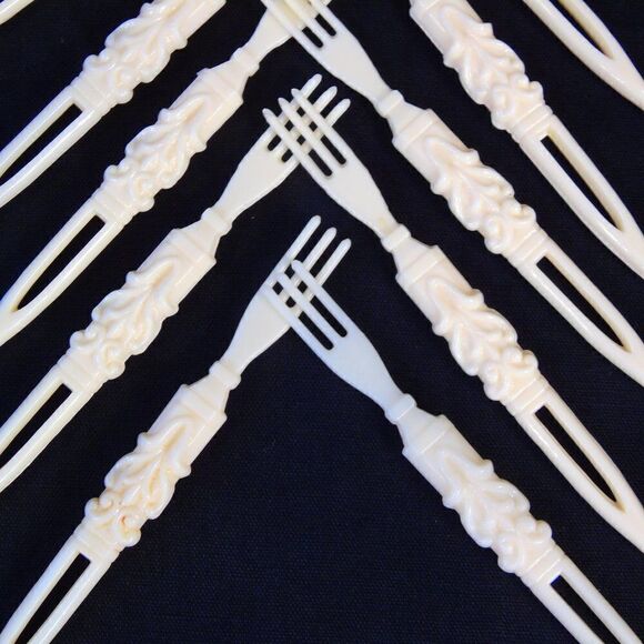 13 Pseudo Ivory Hors D'oeuvre Forks - Picture 5 of 6
